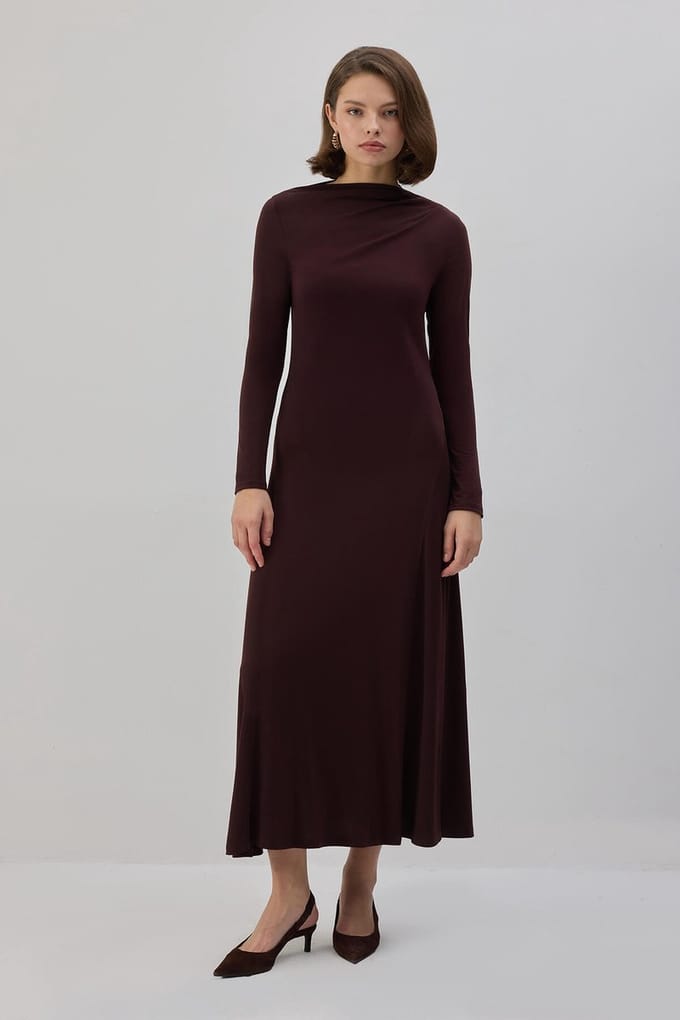 Touché Privé - Gebreide maxi-jurk met watervalhals - Bruin - Dames