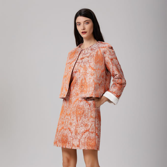 Minimalistische mini-jurk van brokaat