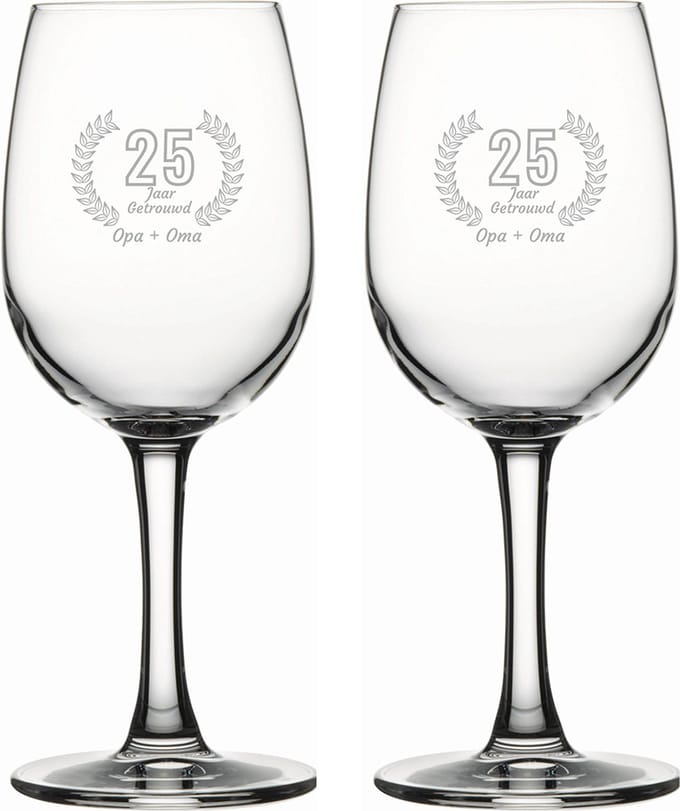 Gegraveerde set witte wijnglazen 26cl Opa + Oma 25 jaar getrouwd