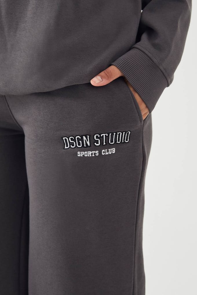 Dames DSGN Studio Applique Straight Leg Jogger | Houtskool | Maat: Medium