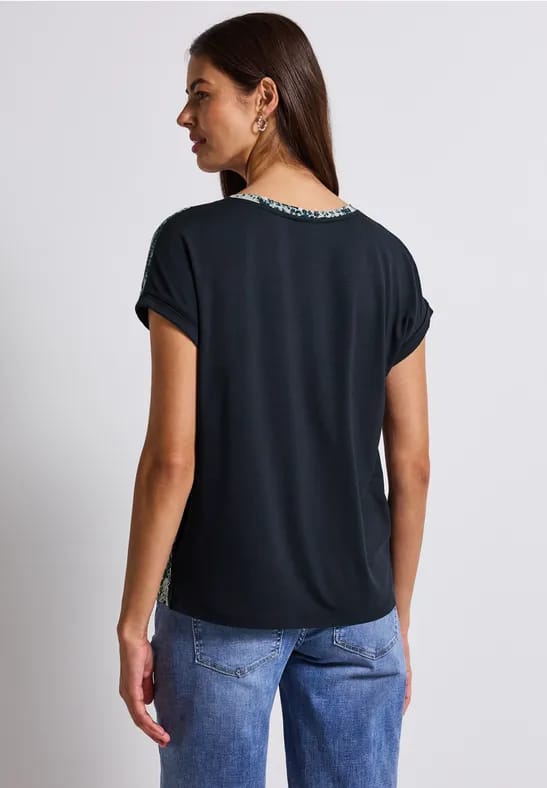 Shirt met gedessineerde V-hals