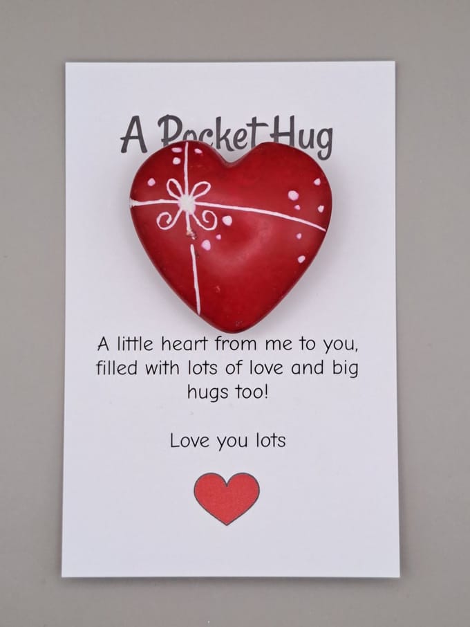 Hartje -Knuffelsteen - Speksteen hart - A Pocket Hug - Wenskaartje - LOVE - Geschenkje - Rood Hart