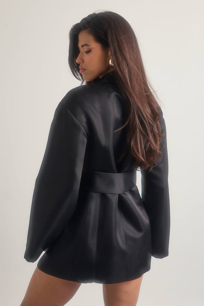 boohoo Dames Oversized Wikkel-Blazerjurk met Uitlopende Mouwen | Black | Maat: 14