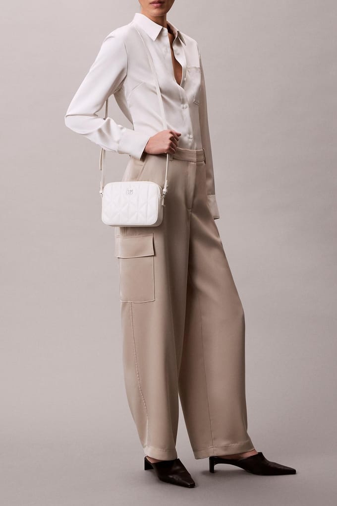 Calvin Klein Quilted Camera Bag Lily White Größe: OS | Umhängetaschen Outlet | Damen | Weiß