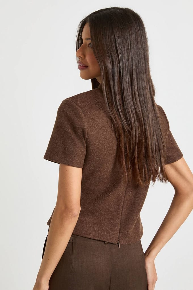 boohoo Dames Wollen Look Keyhole Top met Gouden Knopen | Chocolate | Maat: 8