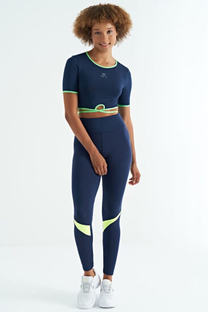Elastische Crop T-shirt met Ronde Hals