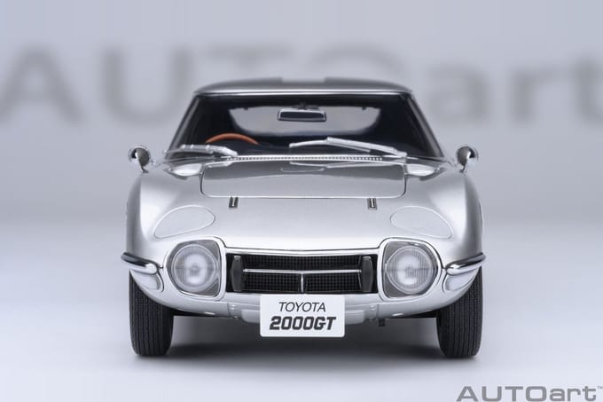 AUTOart 1/18 Toyota 2000GT - 1967, Silver