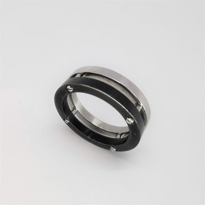 - TOP - DESIGN - HEREN RING - RVS -SCHROEF - ZWART – ZILVER – MAAT 19