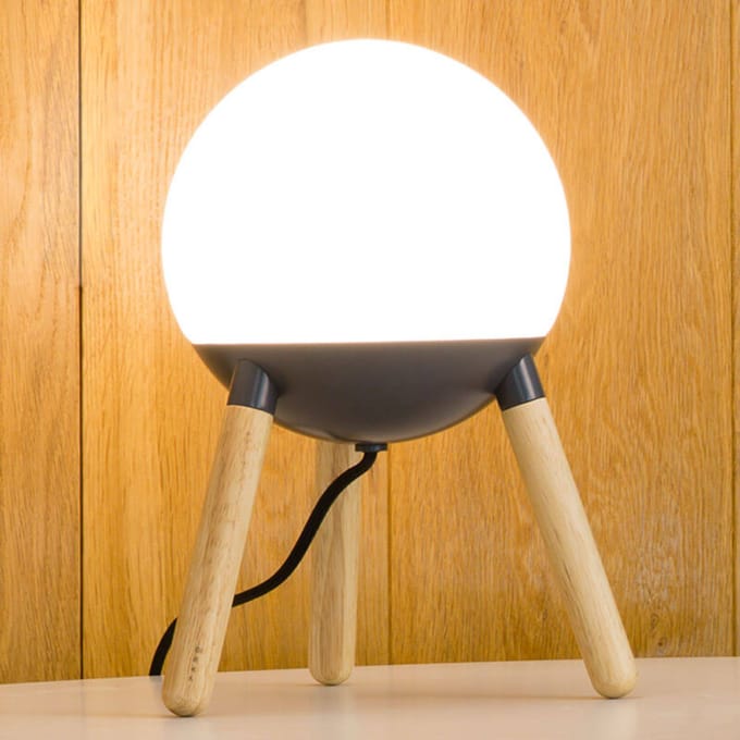 FARO BARCELONA Tafellamp Mine, driepoot, hout, glas, hoogte 30 cm