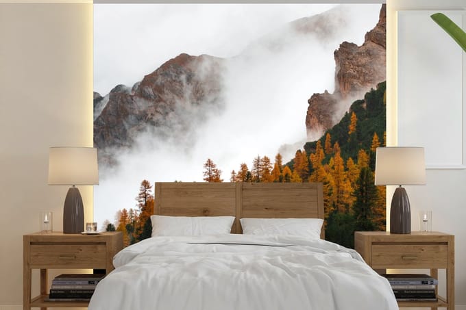 Behang - Fotobehang Berg - Mist - Bos - Breedte 220 cm x hoogte 220 cm