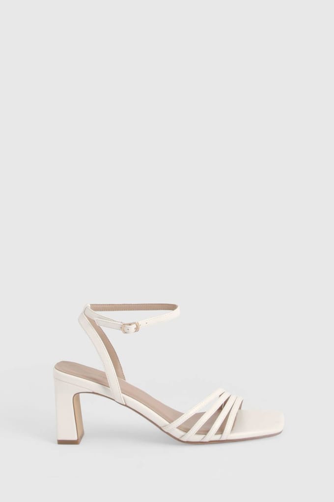 boohoo Dames Lage Blokhak Asymmetrische Bandjes Hakken | Wit | Maat: 36