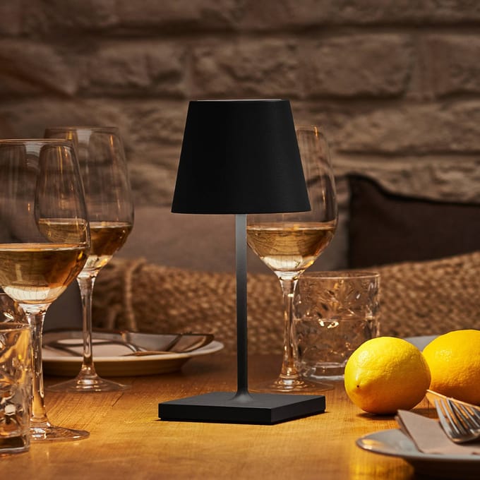 Sigor Nuindie mini LED oplaadbare tafellamp, USB-C, zwart, IP54, dimbaar.