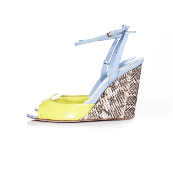 Christian Dior Neon gele sleehak met slangenhak.