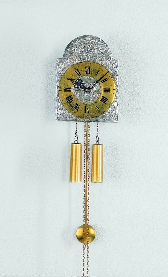 Moderne AMS wandklok mechanisch met slinger