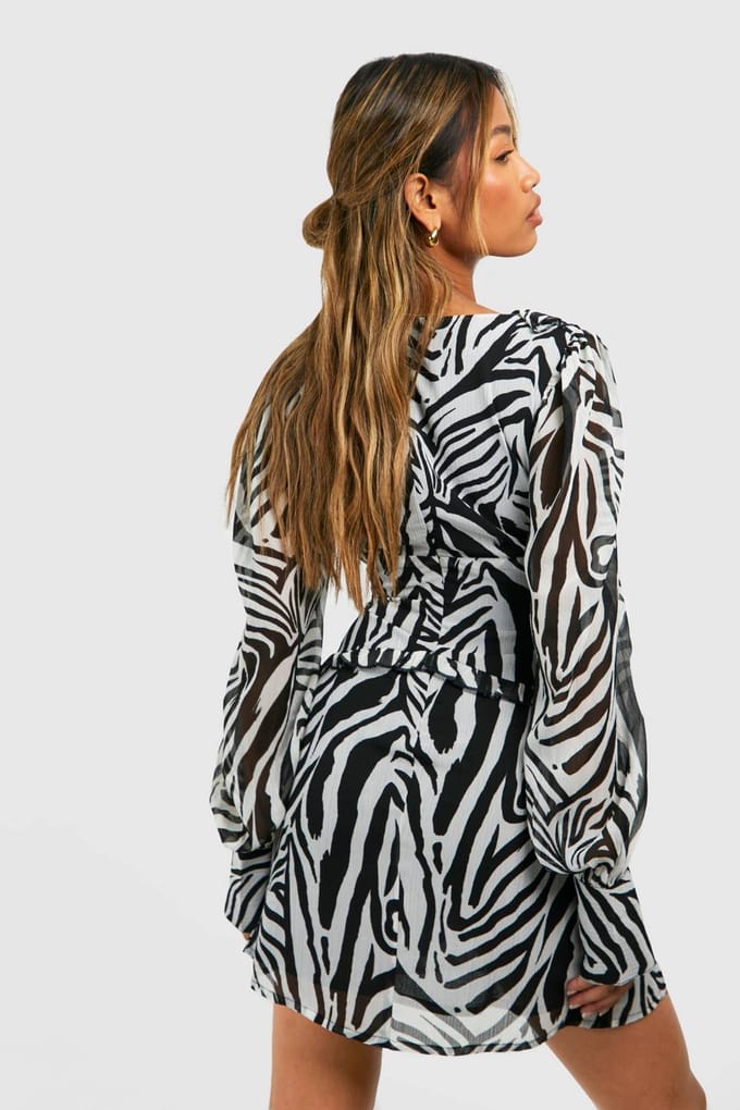 boohoo Dames Zebra Chiffon Ruffle Skater Jurk | Maat: 8