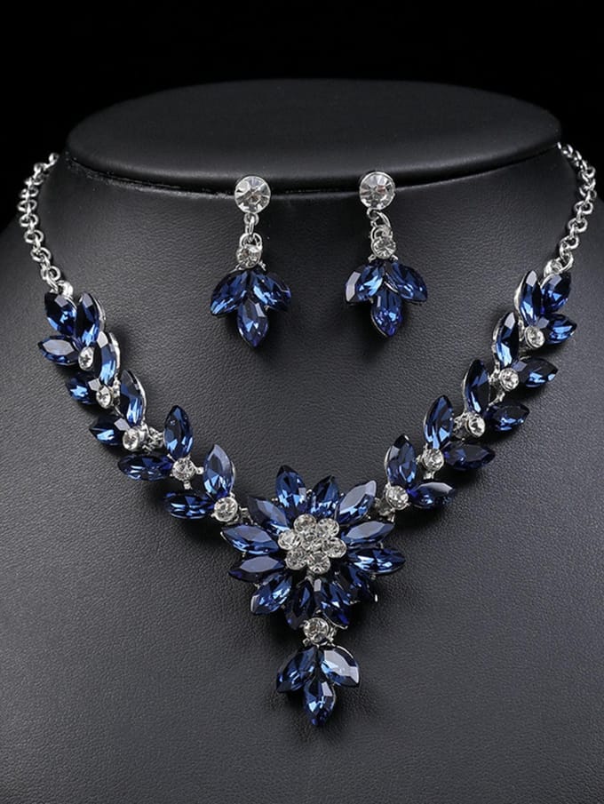 Ensemble de bijoux pour femmes à la mode 3 pièces avec collier de fleurs contrastées en cristal, boucles d'oreilles et accessoires de robe de soirée 45cm black
