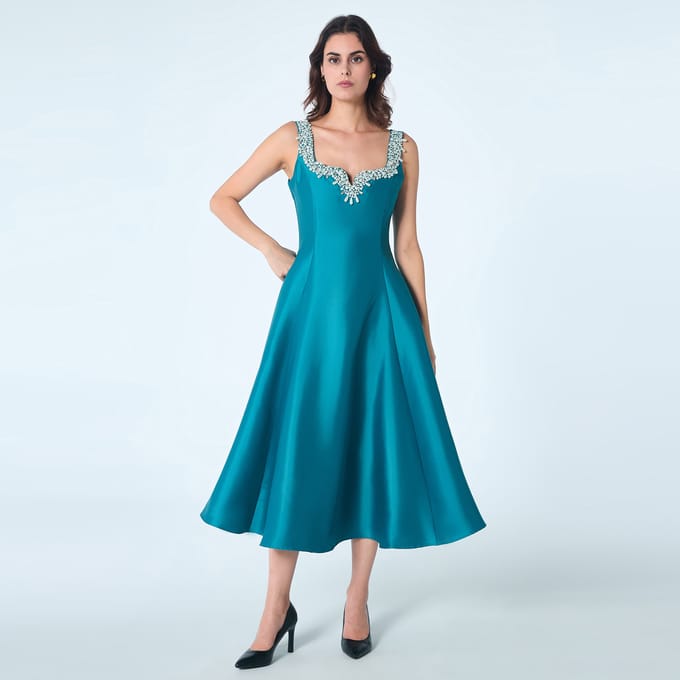 Cocktailjurk met hartvormig decolleté en kralen