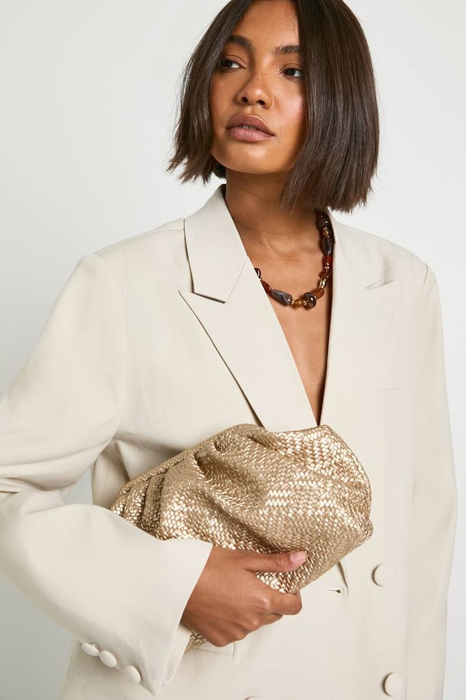 boohoo Dames Getextureerde clutchtas | Goud
