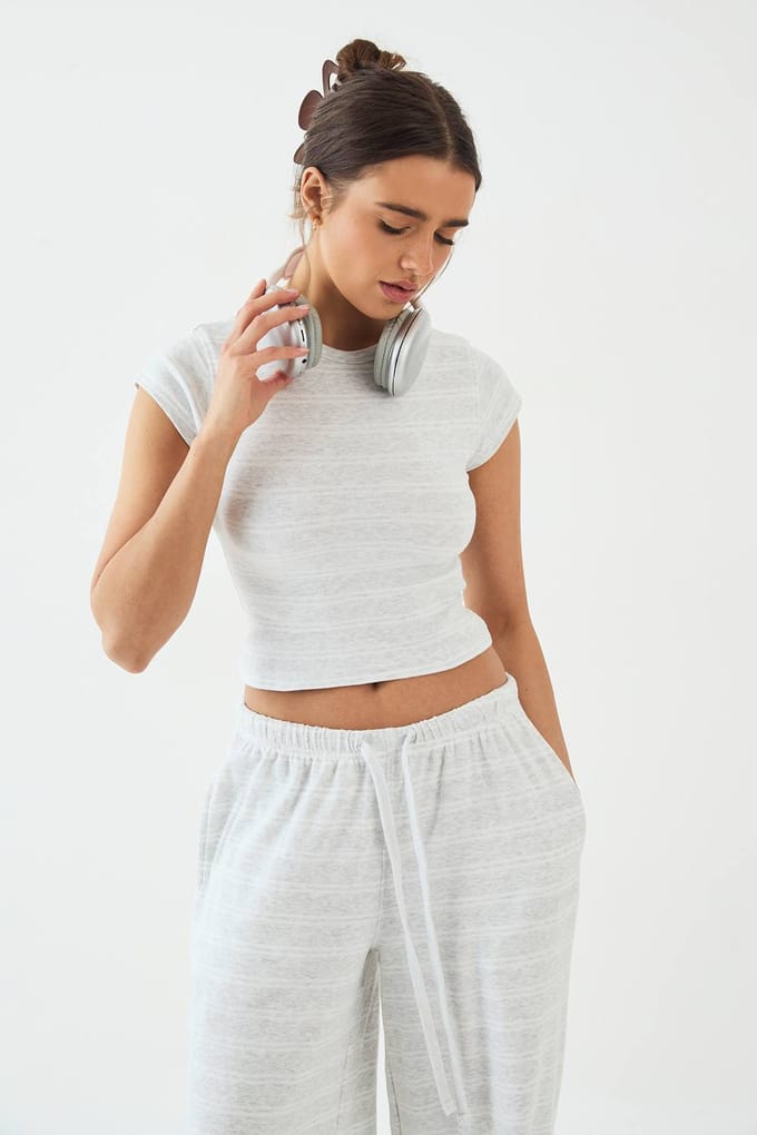Dames DSGN Studio Gestreept Aansluitend Korte Mouwen Top | Ash Grey | Maat: Small