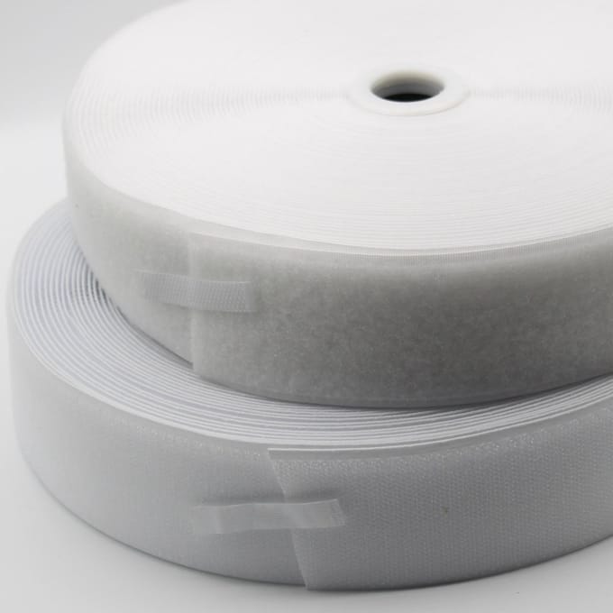 25 Meter OPNAAIBARE KLITTENBAND, Breedte 50MM, Kleur WIT