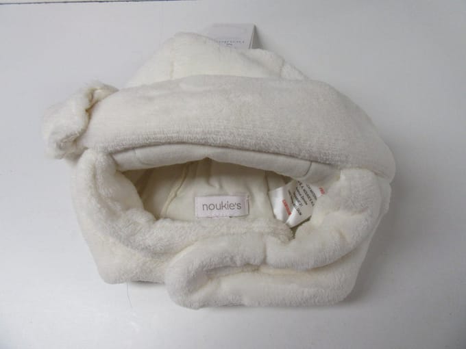 kindermuts noukie's in creme met bloem  T0 /  43 cm  1-3 maand