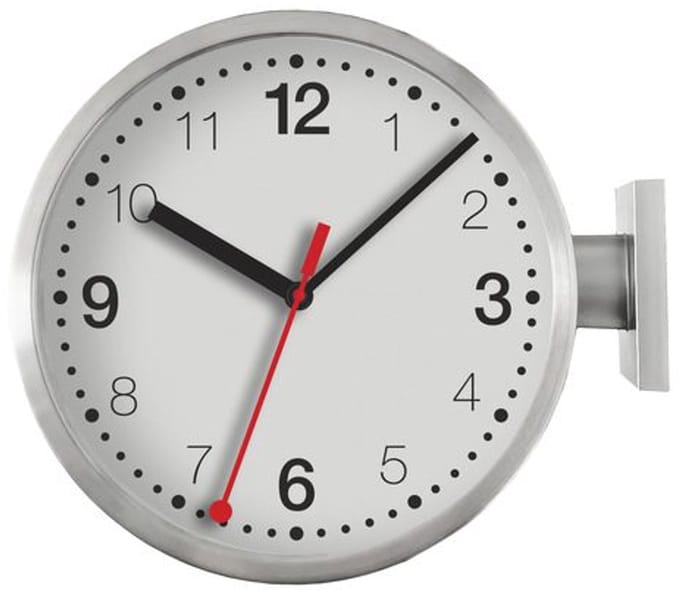 NeXtime Double – Wandklok – 32.3 × 28 × 10 cm – Aluminium – Wit/Zwart – Stil