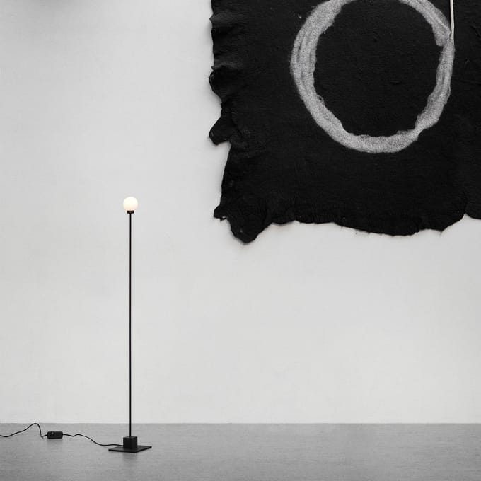Northern vloerlamp Snowball, zwart