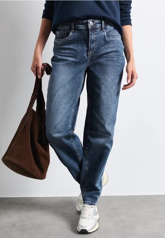 High Waist Barrel Leg jeans in Loose Fit