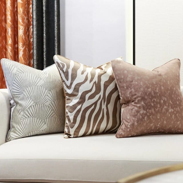 NOVÉE Sierkussen brown zebra | 45 x 45 cm | jacquard/polyester