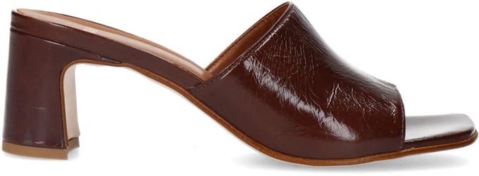 Manfield - Dames - Bruine lakleren sandalen met hak - Maat 38