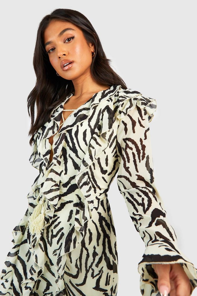 boohoo Dames Petite Zebra Ruffle Boho Mini Jurk | Ivory | Maat: 8