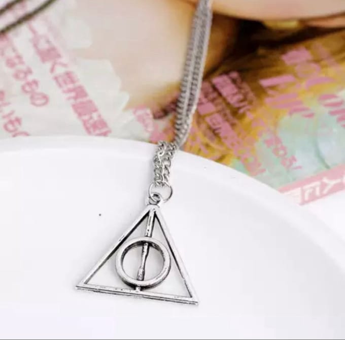 Akyol – halsketting –piramide – hanger – time turner – accesoire - zilverkleurig