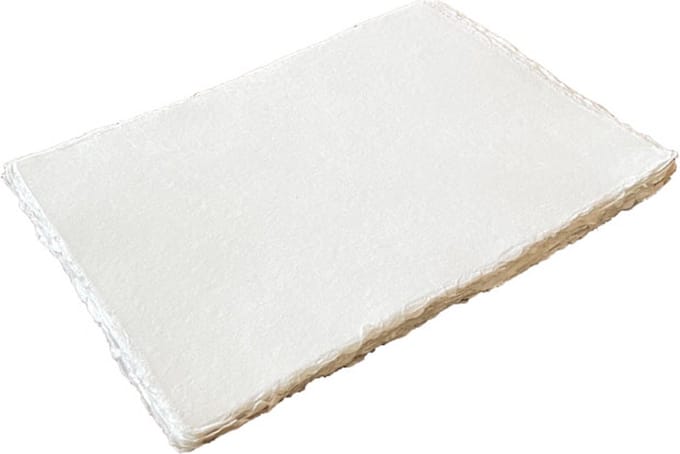 Set van 25 vel glad, wit katoenpapier 125grs, schepranden rondom