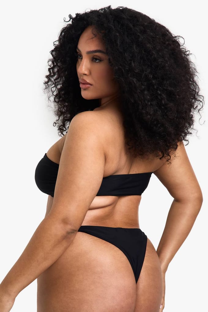 boohoo Dames Plus Swimwear Essentials Bandeau Bikini Top | Black | Maat: 22