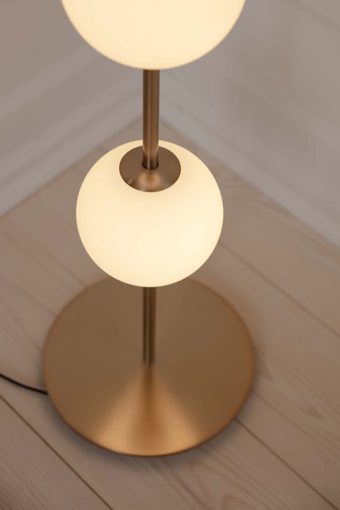 UMAGE LED vloerlamp Audrey, messingkleurig Hoogte 128 cm 4-lamps.