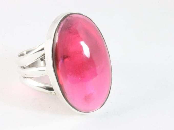 Grote ovale zilveren ring met granaat - maat 21