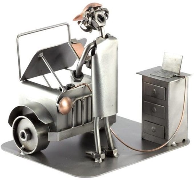 Metalen beeldje - Automonteur - Automonteur met computer - Moerenbeeldje - By Rawa