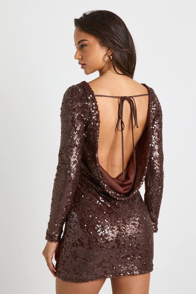 boohoo Dames Minijurk met cowl-nek en sequinaccent op de rug | Chocoladebruin | Maat: 36