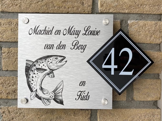 Naambordje / huisnummer voordeur zalm rvs look