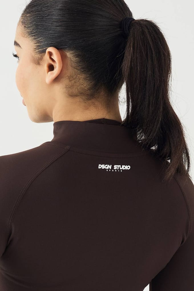 Dames DSGN Studio Sport Ultra Contour Naadloze Zip Through Sportjack | Coffee Bean | Maat: Medium