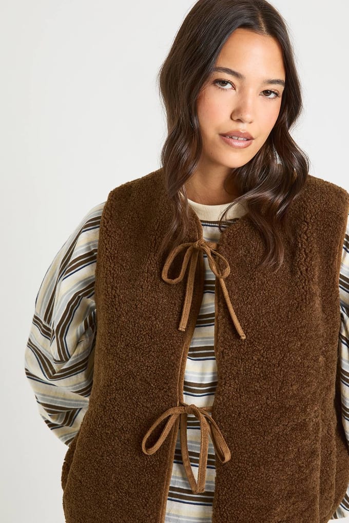 boohoo Dames Teddy Tie-detail gilet | Chocolate | Maat: 14