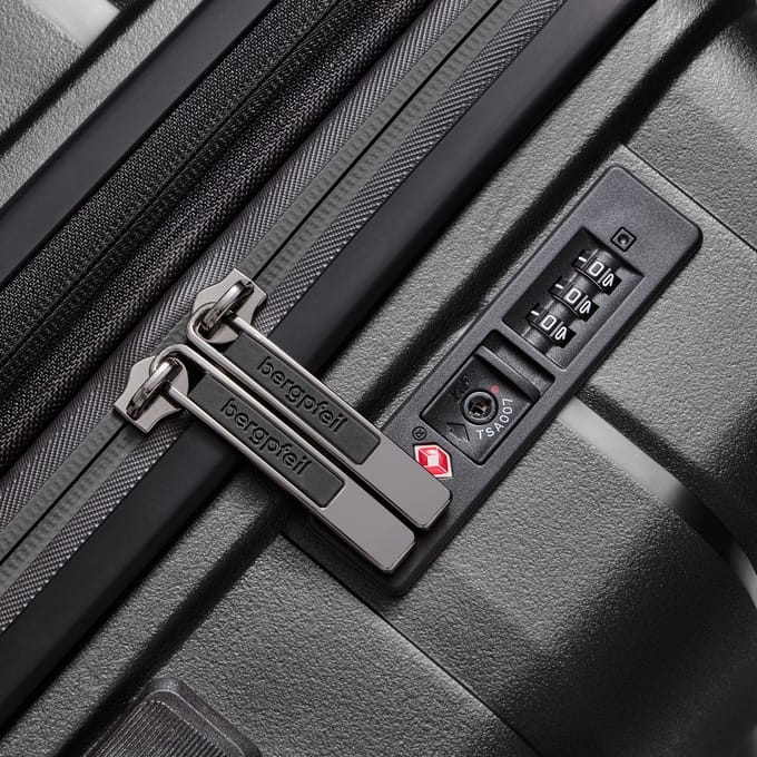 Bergpfeil Travel Trolley Black Night Metallic Zwart 66cm