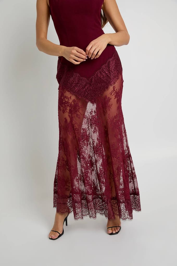 boohoo Dames Maxi jurk met kanten zoom | Wine | Maat: 8