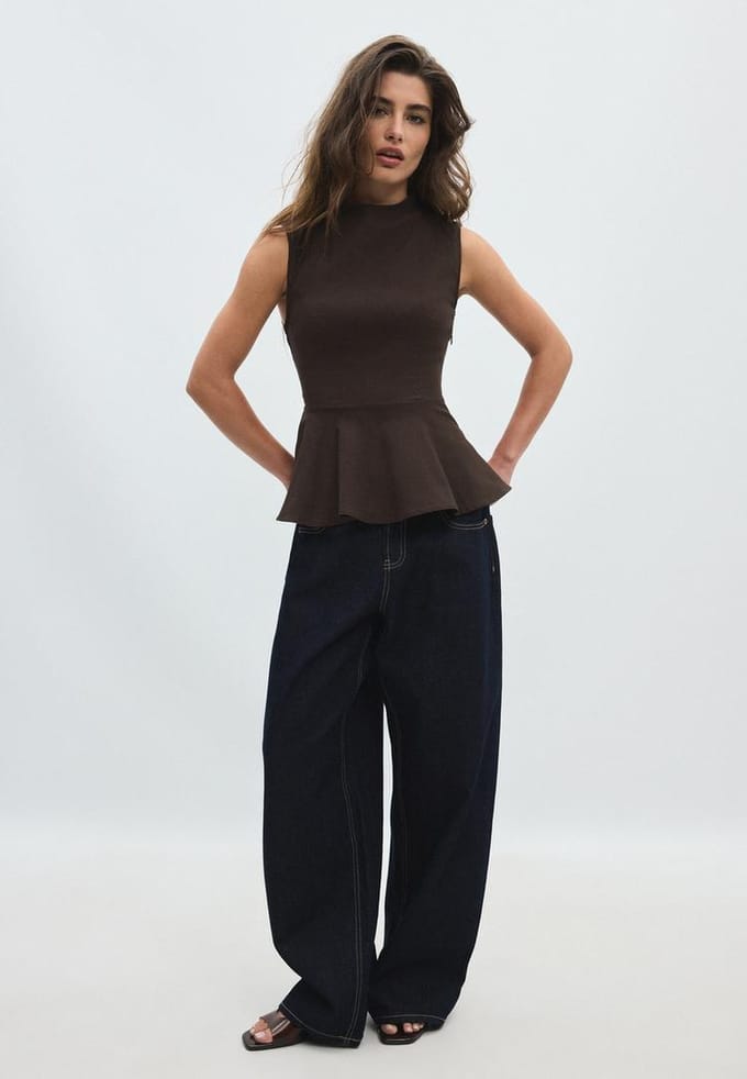 Stradivarius Mouwloze peplum top met hoge kraag  Bruin S