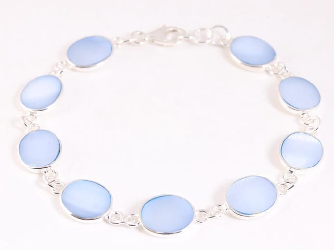 Zilveren armband met lichtblauwe schelp