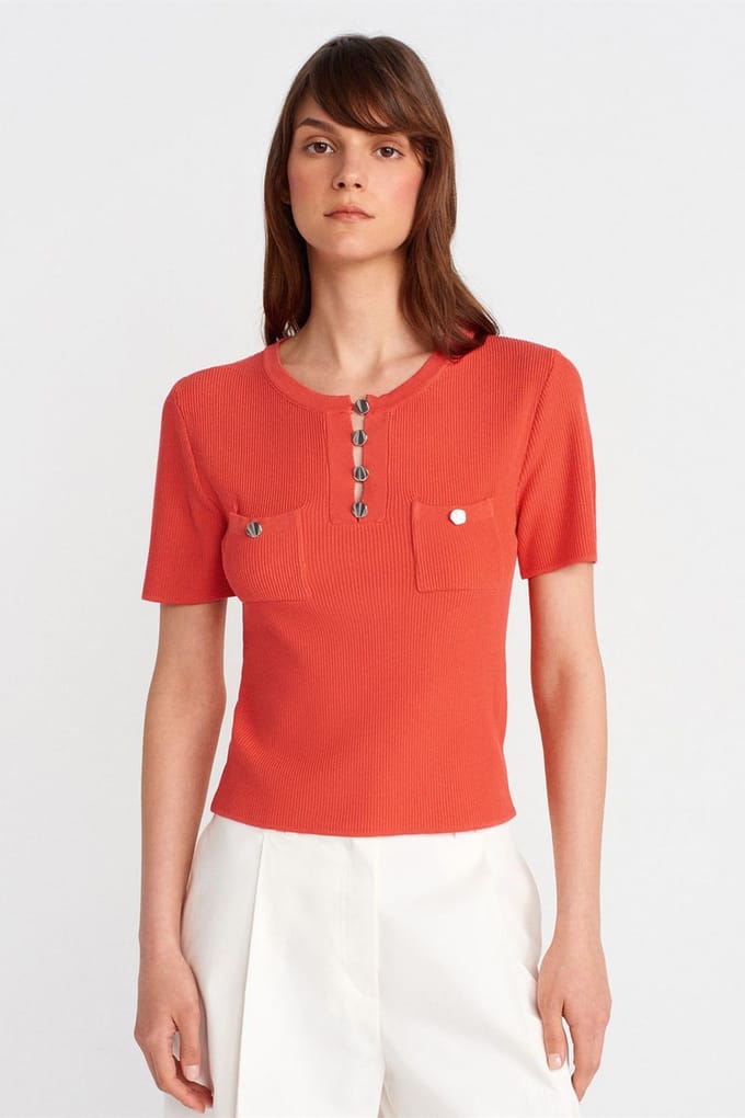 Geribbelde gebreide blouse met knoopdetails