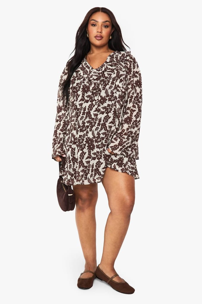 boohoo Dames Plus Florale Ruffle Tie-Front Shiftjurk | Chocolate | Maat: 16