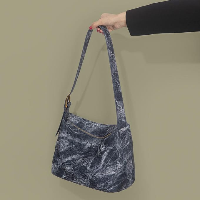 Glad Geverfd Denim Schoudertas met Grote Capaciteit Modieuze Tie-dye Tote Bag voor Dames gray