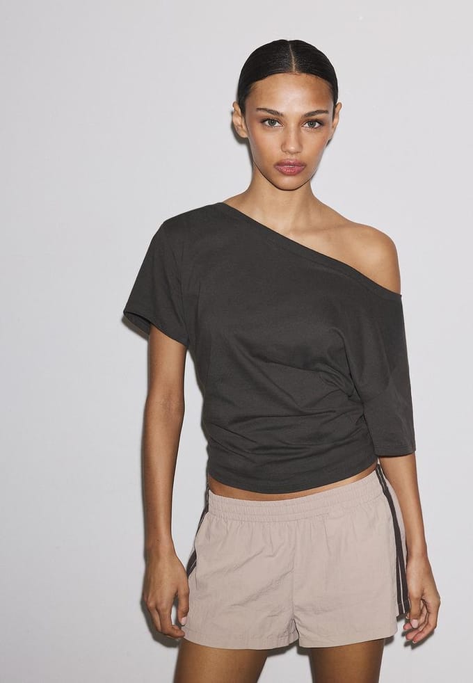 Stradivarius Top met korte mouw, boothals en plooien  Bruin M