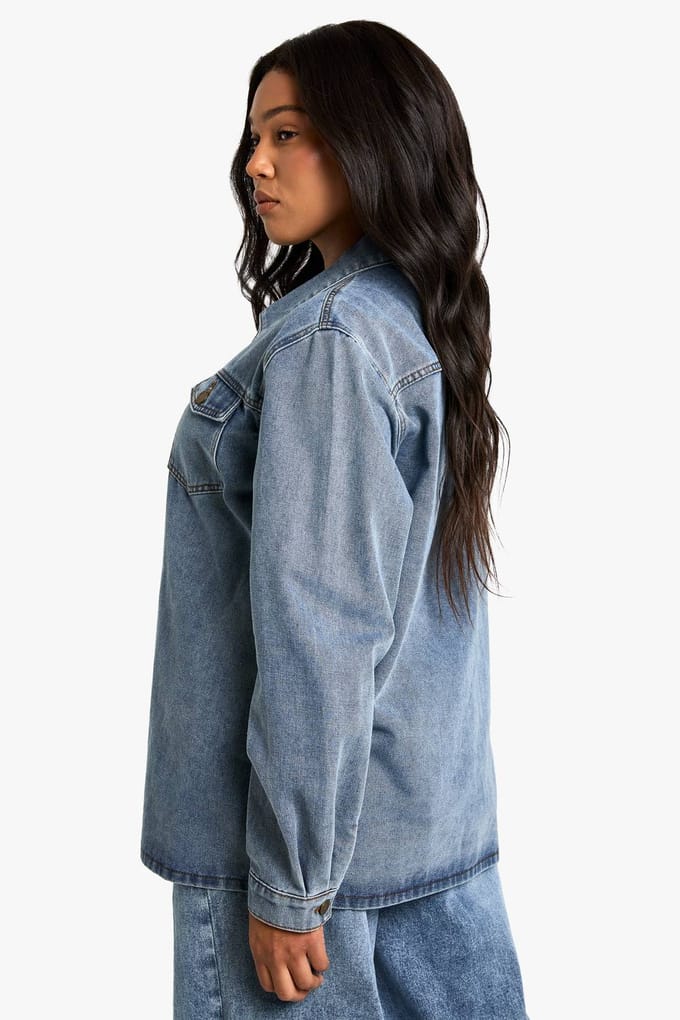 boohoo Dames Plus Denim Shacket | Light Wash | Maat: 22